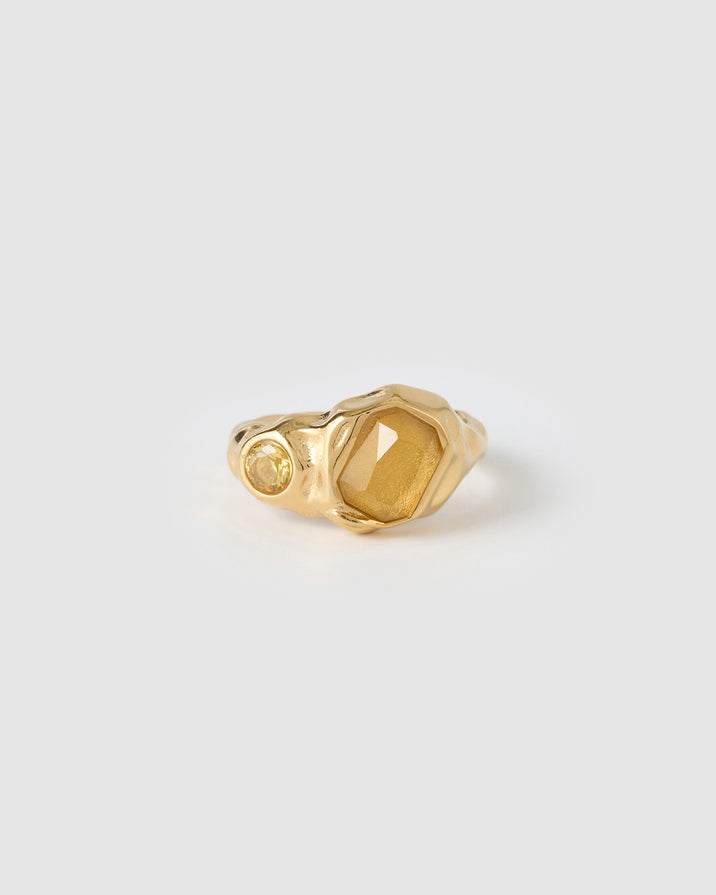Gold-tone ring detail for a PVD jewellery guide | ALUVAYA