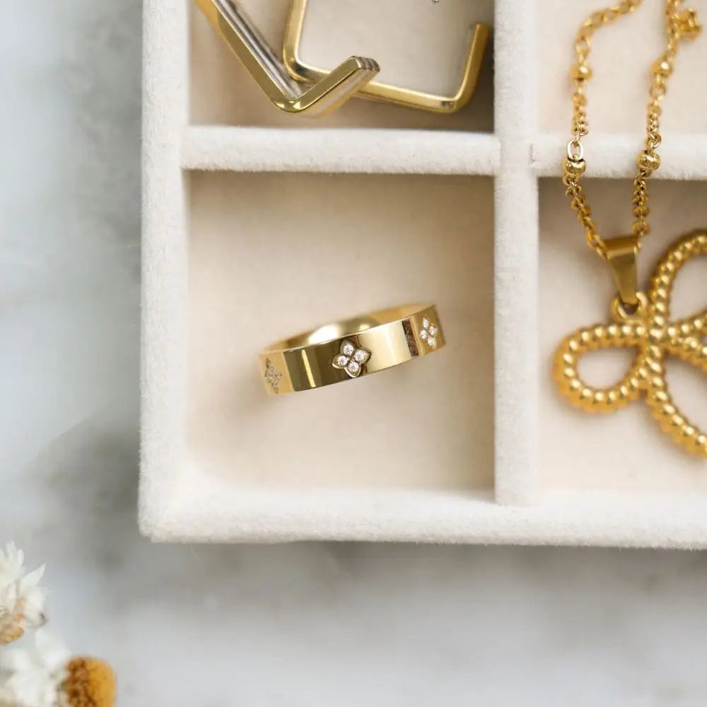 Connie Ring - Rings