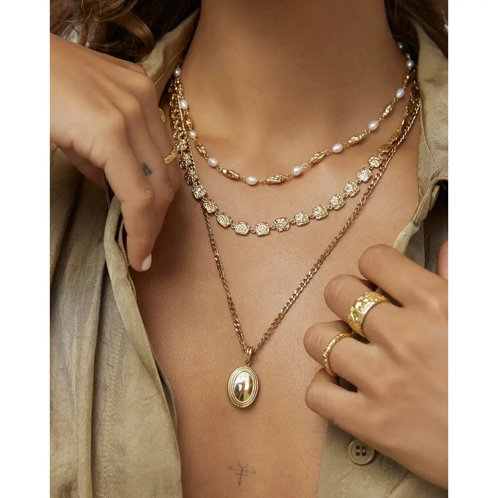 Emilia Gold Necklace - Gold - Necklaces