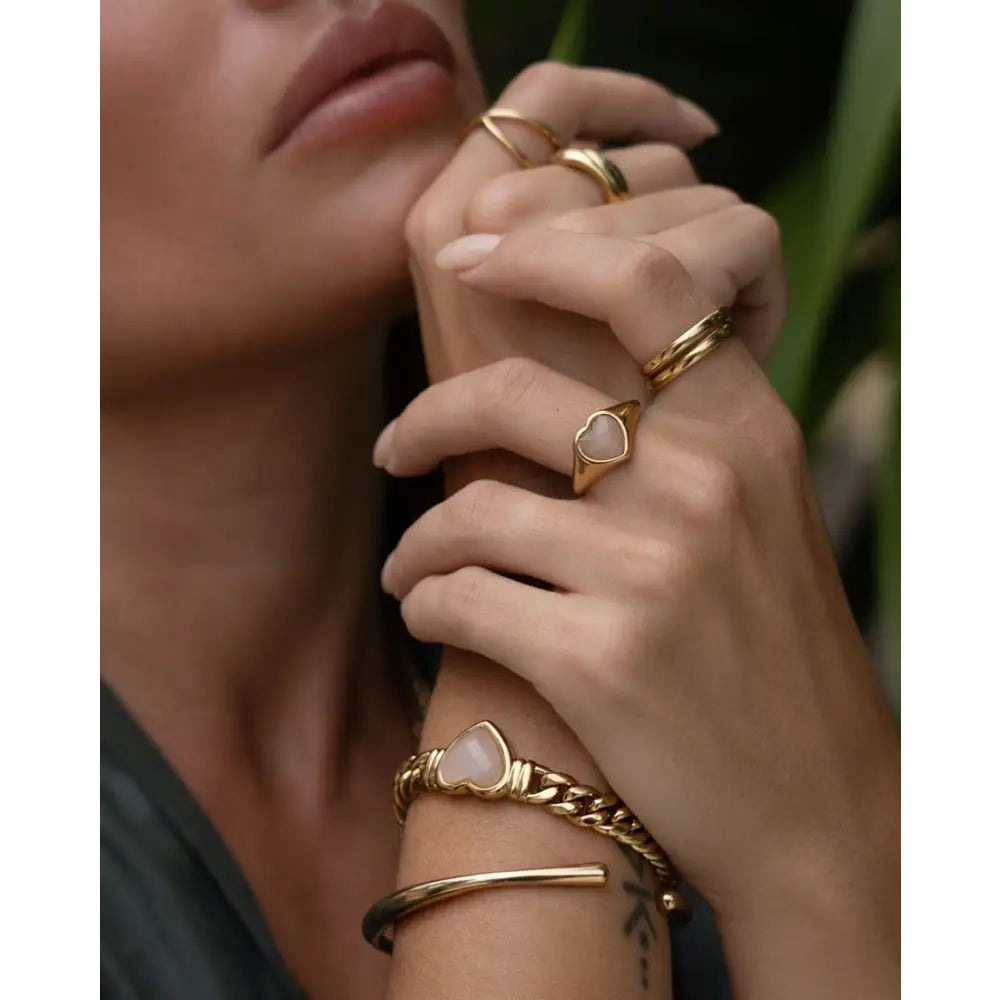 Romance Gold Signet Ring with Heart-Shaped Stone - Rings